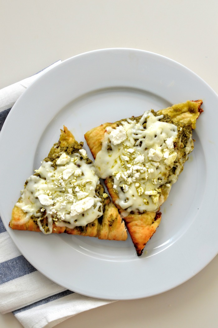 Chopped Greek Salad Pizza | @dcgirlinpearls
