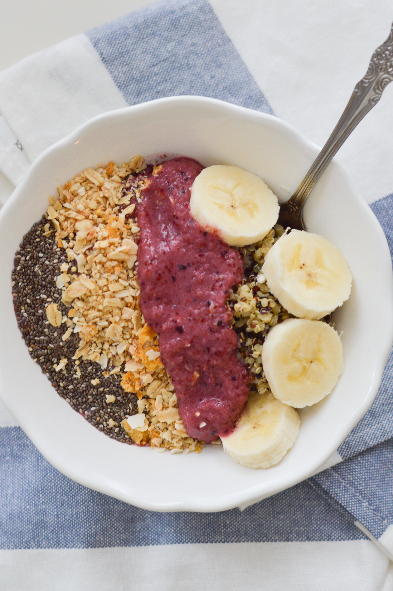 Berry Quinoa Breakfast Bowl | @dcgirlinpearls